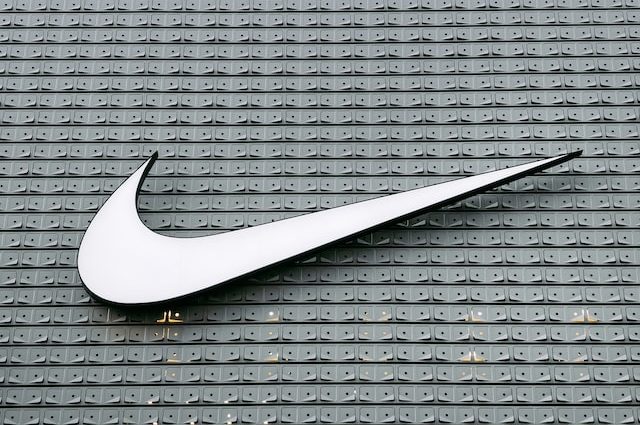 Shinkan sticker herinneringen Nike SWOT Analysis - The Strategy Story