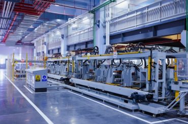 Manufacturing Maintenance Software Features That Boost OEE