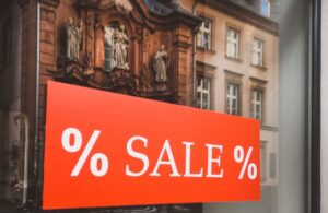 sale banner to show the economist decoy pricing effect