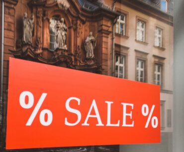 sale banner to show the economist decoy pricing effect